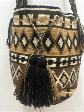 Handwoven Diamond Pattern Crossbody Bucket Bag - Brown
